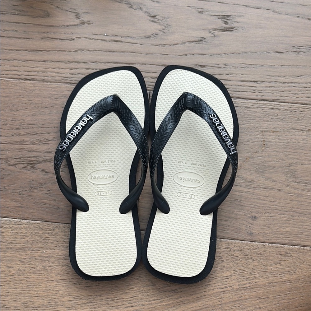 Havaianas Black and White Sandals